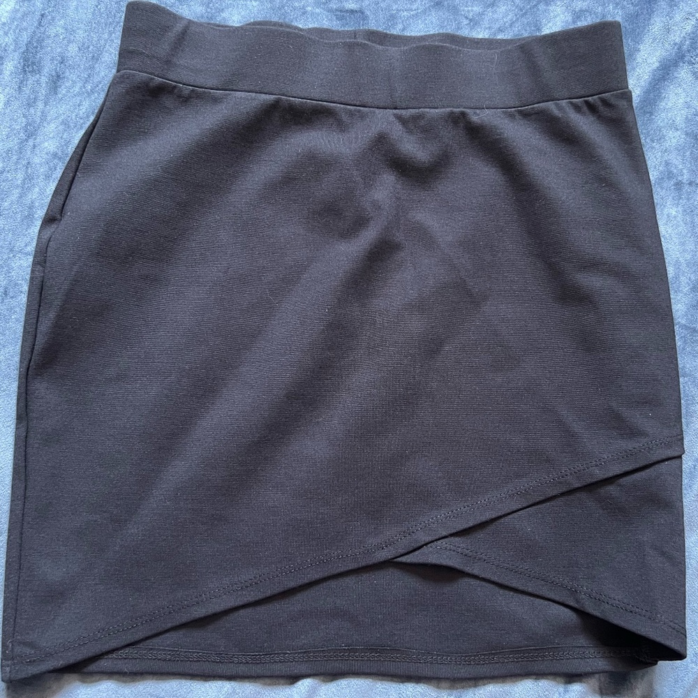 Rachel Black Tulip Skirt Size M